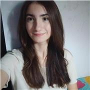 Podría ser una buena profesora de biología apta para enseñanzas de nivel de 1 de bachillerato y ESO.